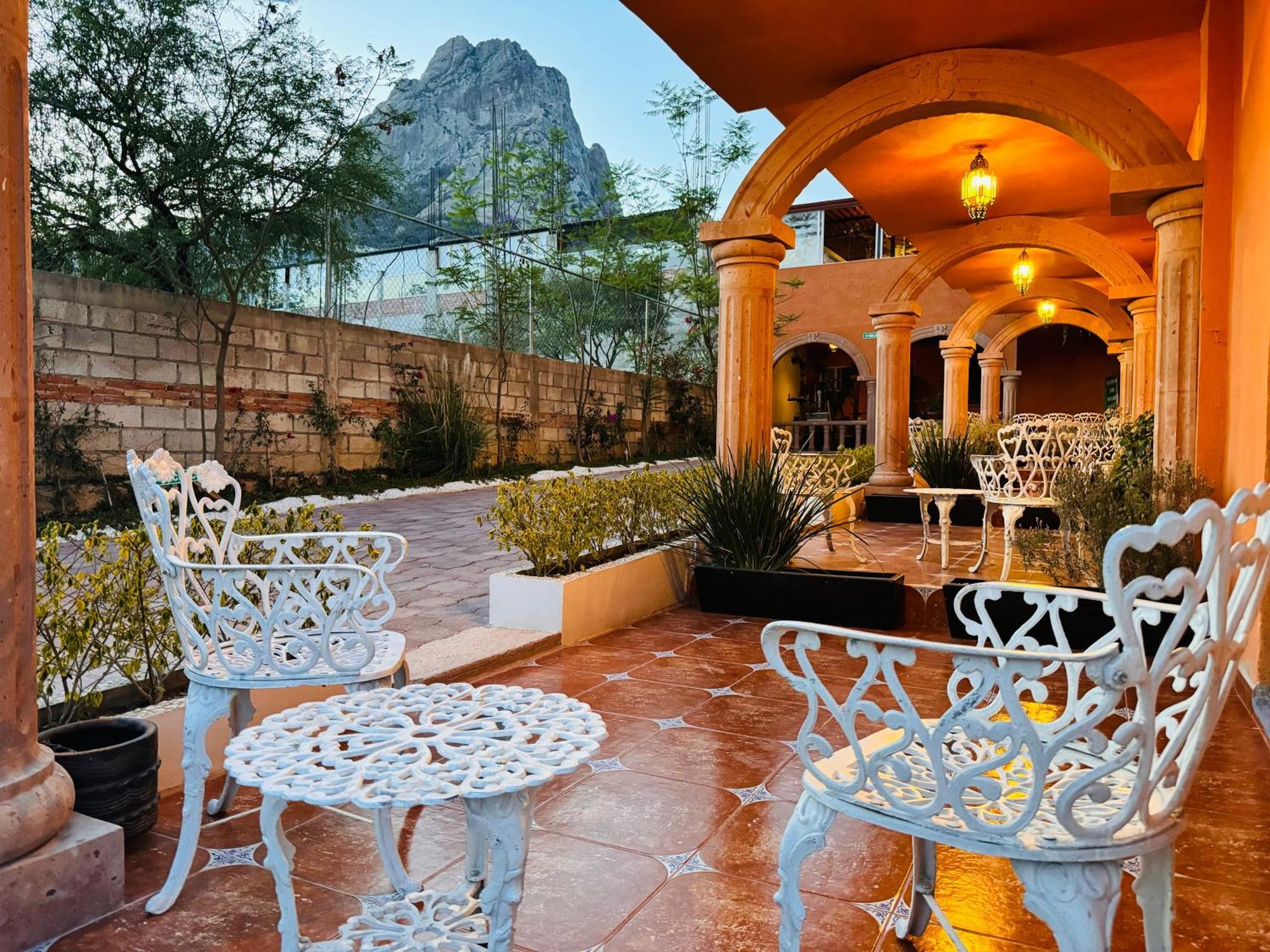Hotel Hacienda Real 버날 외부 사진